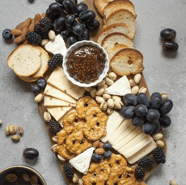 Leslie large charcuterie board