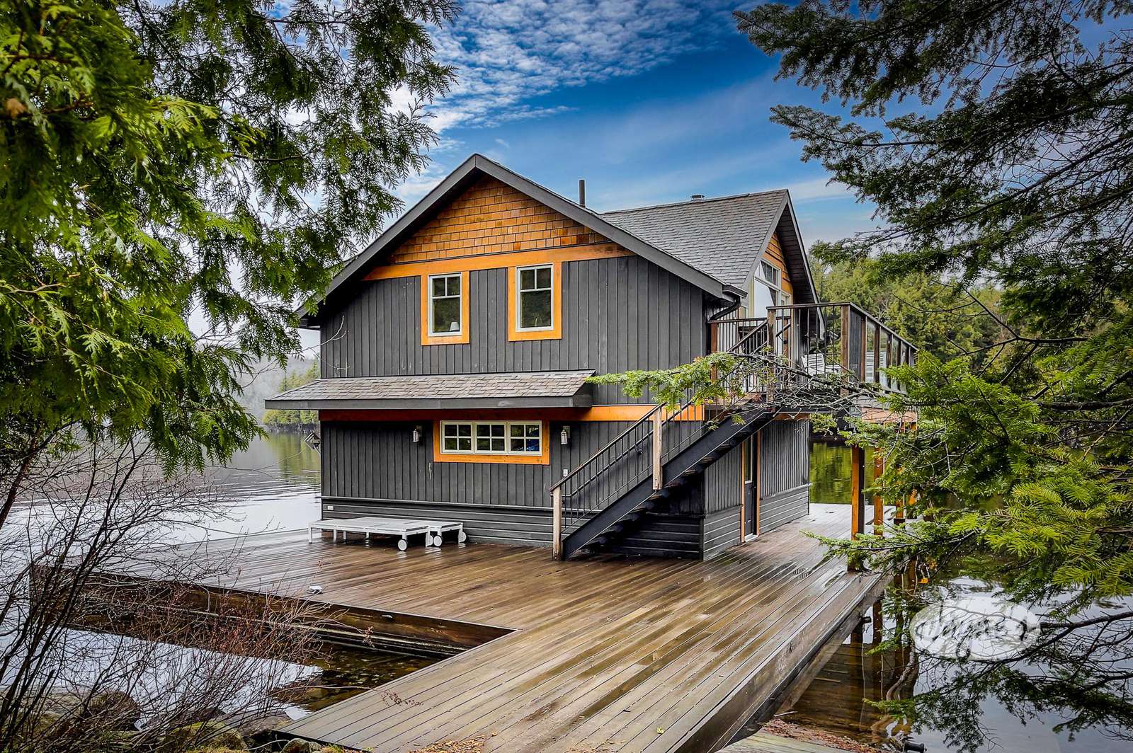 luxury lakefront rental